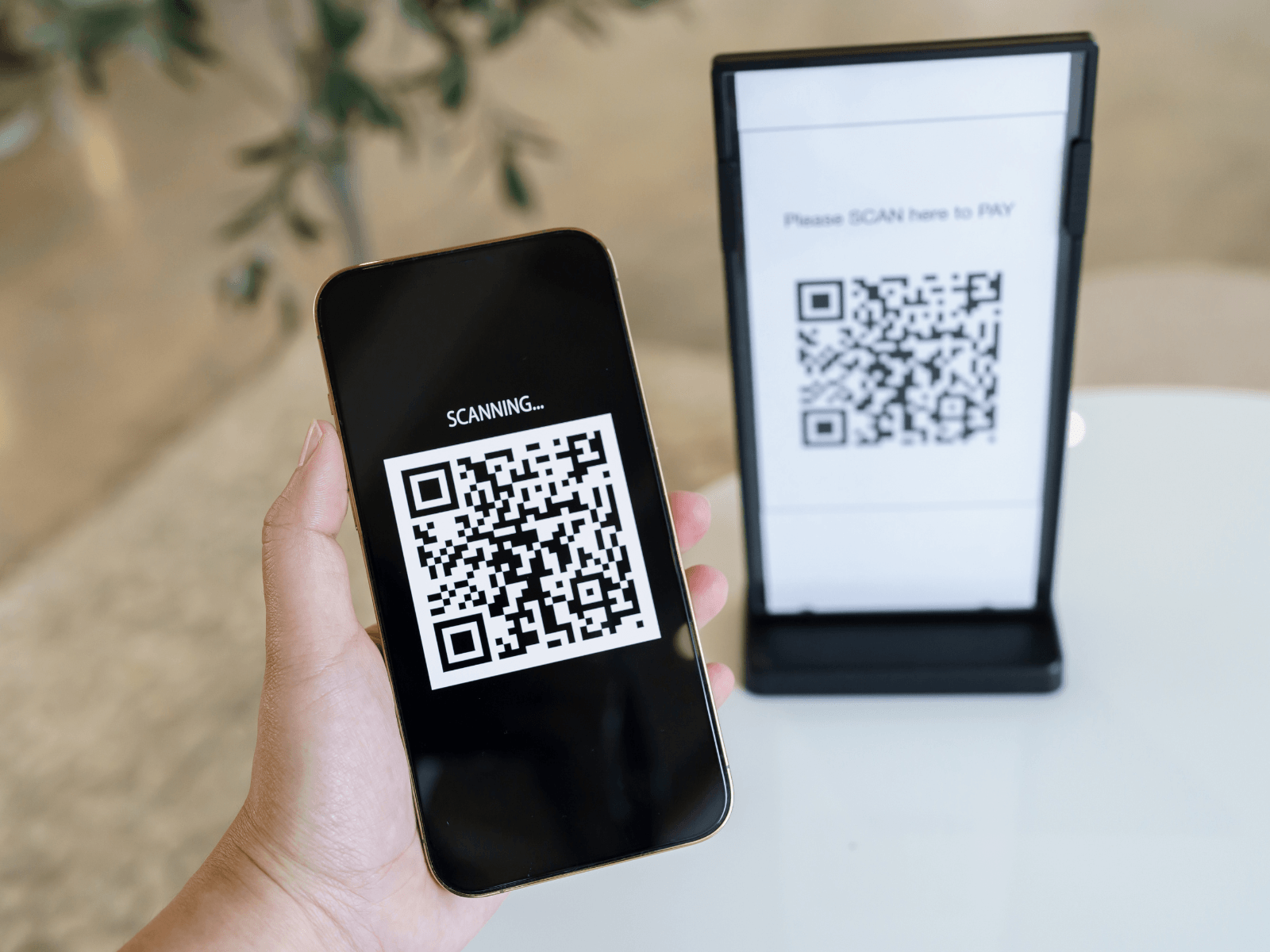 Illustrazione di un'integrazione di sistema fluida che non richiede cambi al gestionale dell'hotel o app aggiuntive.